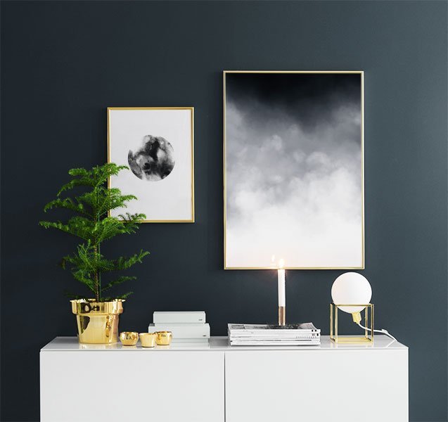 How to Hang 2 Pictures of Different Sizes Vertically