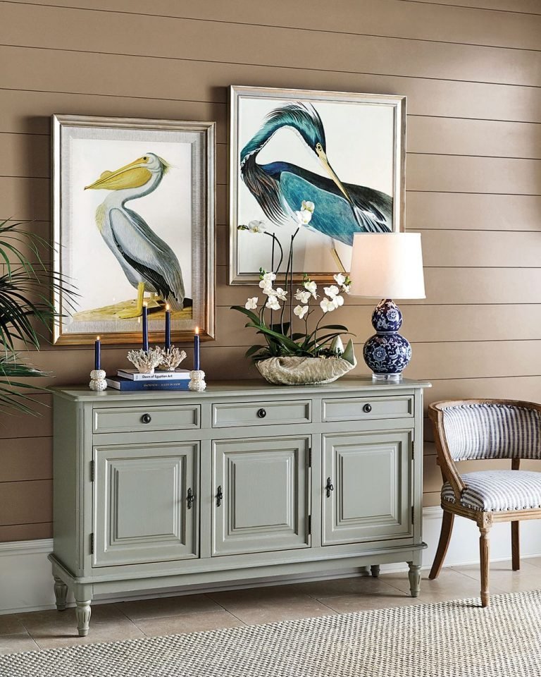 How to Hang 2 Pictures of Different Sizes Vertically